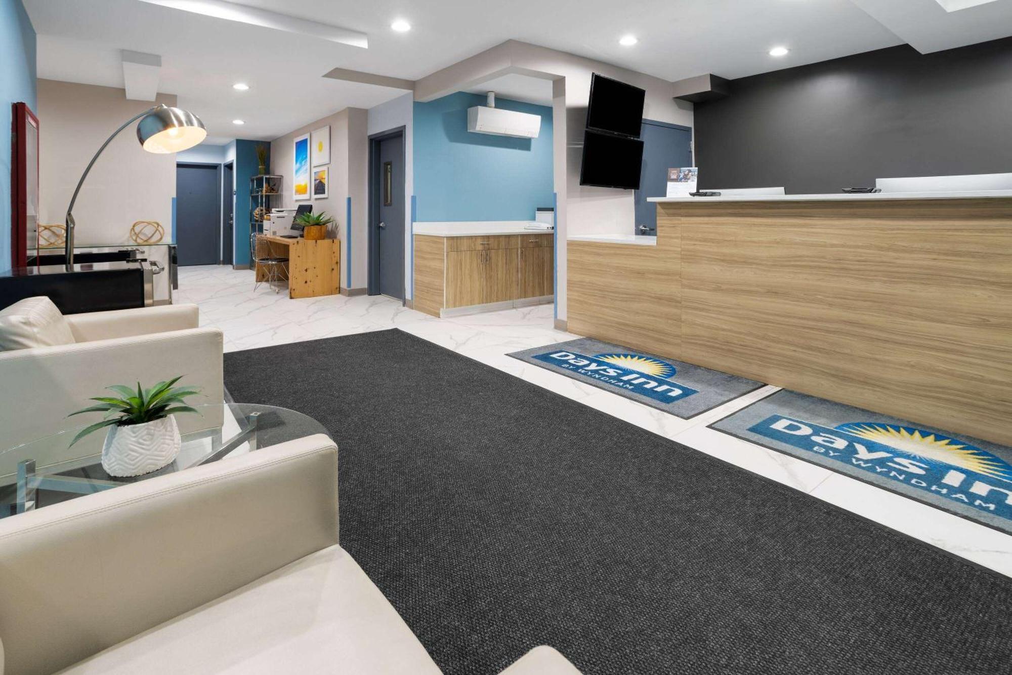 Days Inn By Wyndham Staten Island New York Exterior photo
